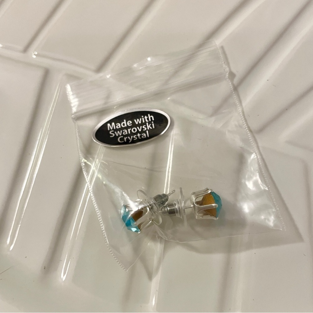 Topaz Blue Stud Earrings Made with Swarovski Crystals Silver Overlay NWOT - Picture 5 of 5